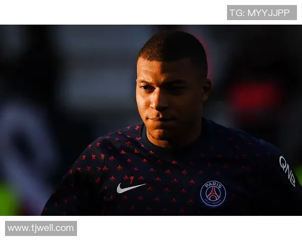 姆巴佩足球星高清图片展示与精彩瞬间回顾