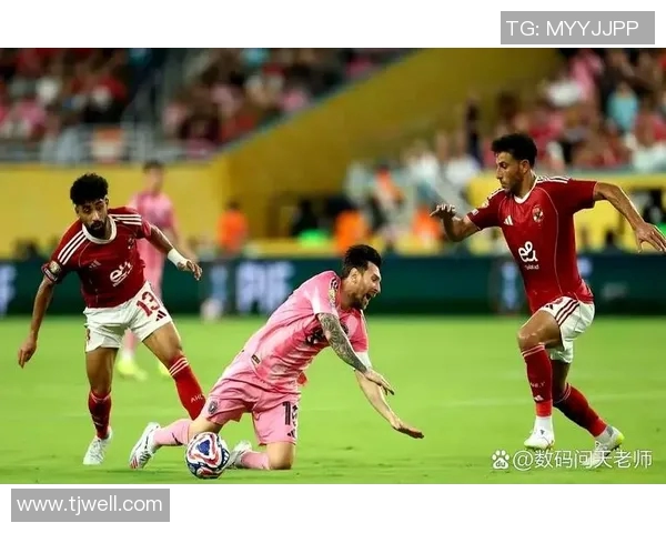 哪些足球球星的大脚最引人注目颜值与实力兼具的代表人物 哪些足球球星的大脚最引人注目颜值与实力兼具的代表人物