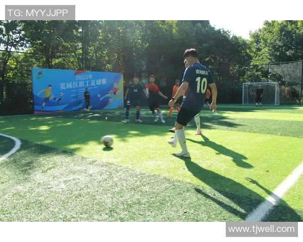 燃情绿茵瞬间足球巨星震撼入场全场欢呼点燃激情时刻