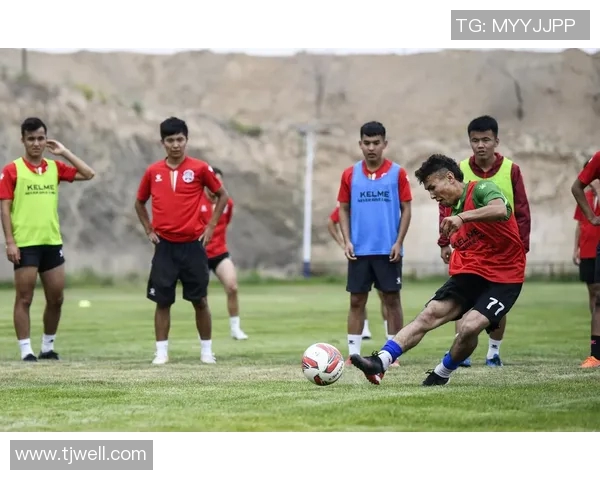 足球明星杨师傅的家乡是哪里 他的成长故事与背景揭秘 足球明星杨师傅的家乡是哪里 他的成长故事与背景揭秘